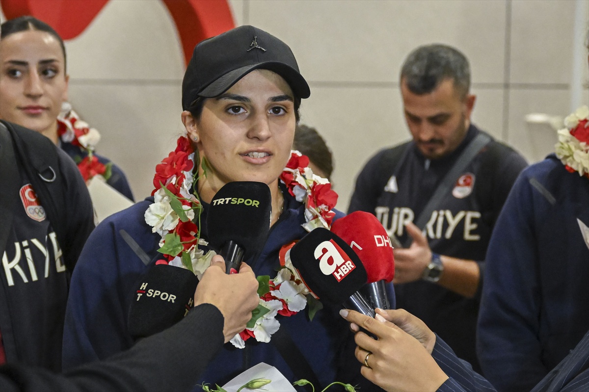 2026 Avrupa Boks Şampiyonası'nda 10 madalya kazanan milli boksörler yurda döndü