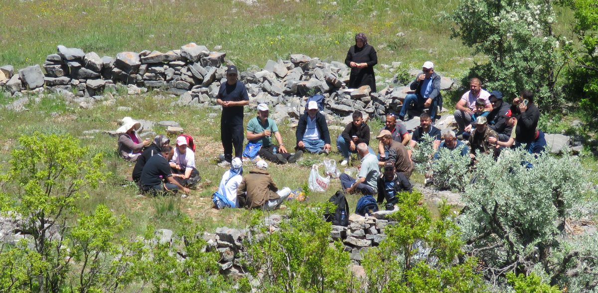 40 yıldır kullanılmayan tarihi yayla yolunu tekrar yürüdüler