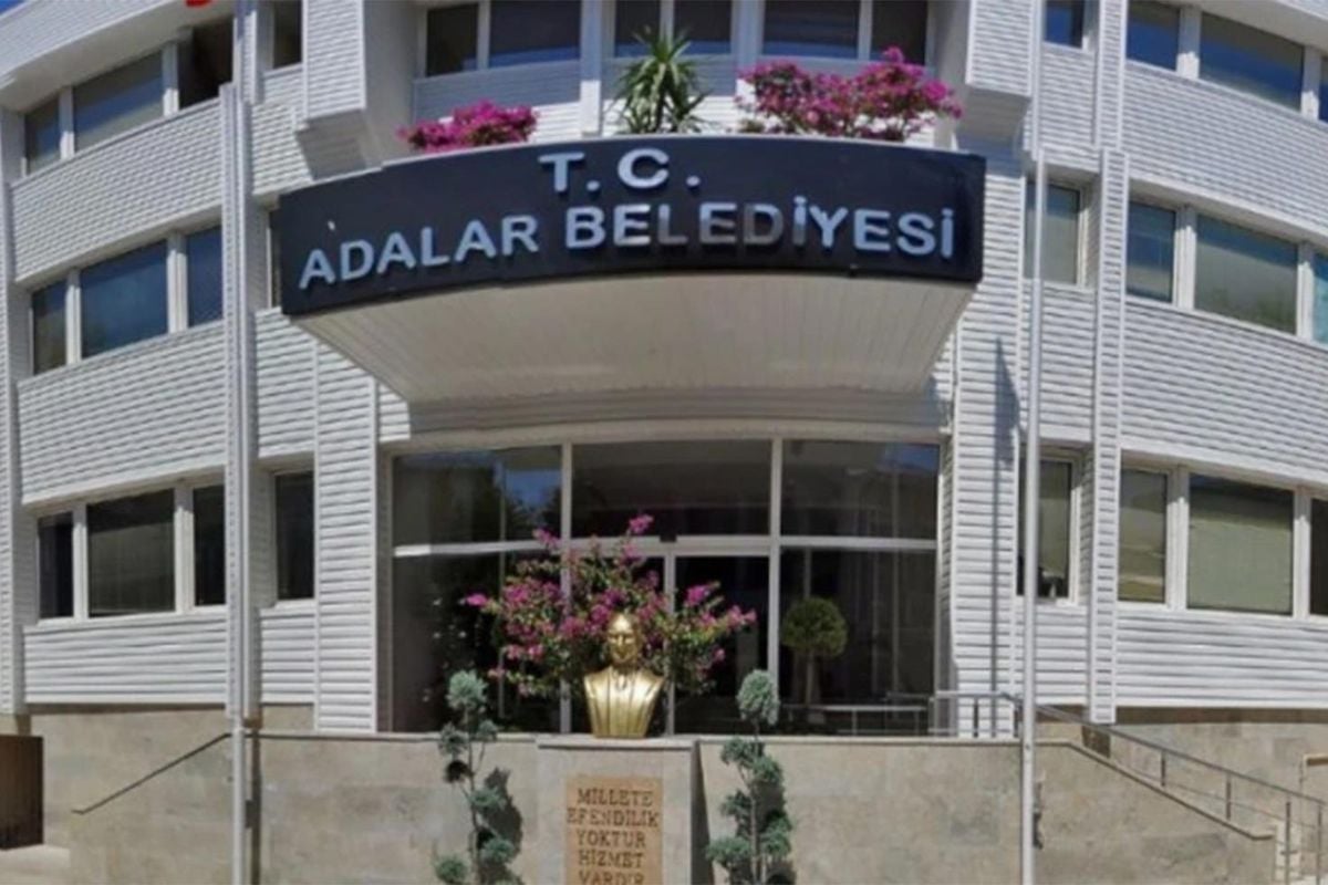 Adalar Belediyesi'ne mali şube baskını: 24 imar dosyasına el konuldu