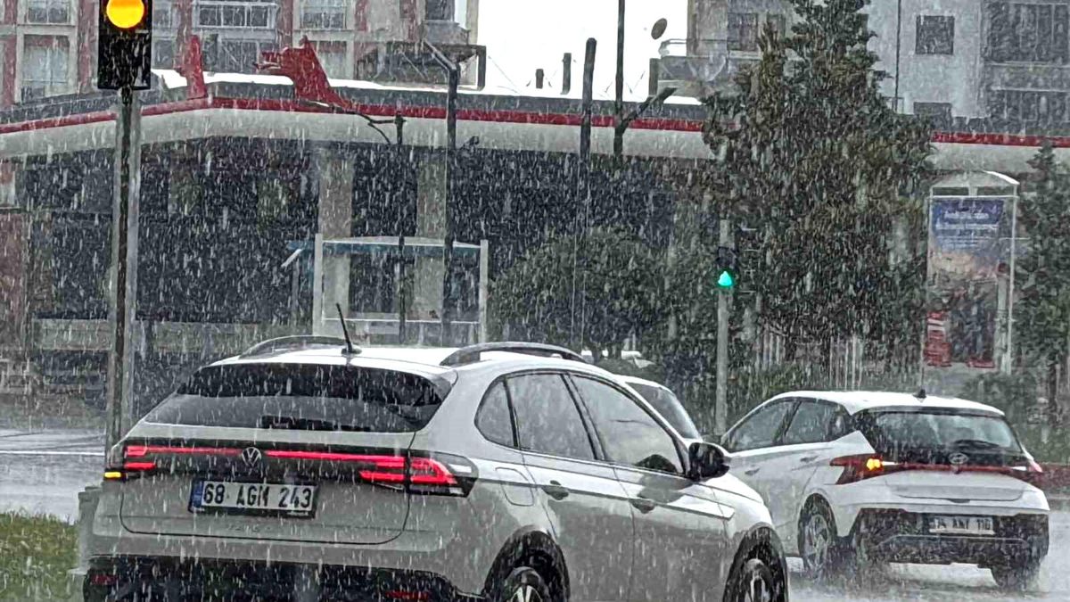 Aksaray'da şiddetli yağmur etkili oldu