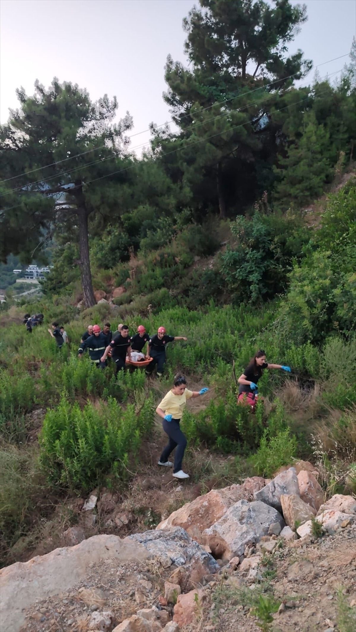 Alanya'da uçuruma yuvarlanan ATV sürücüsü yaralandı