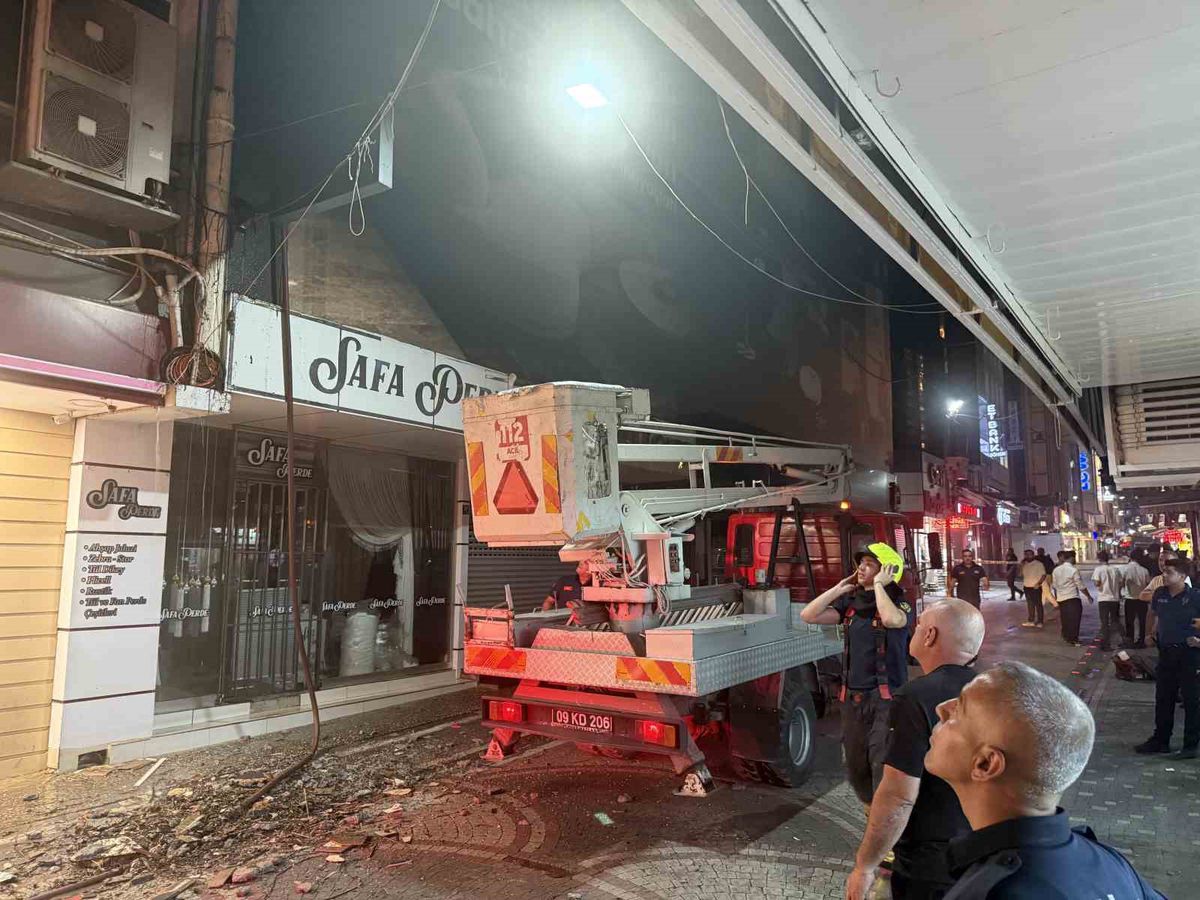 Aydın'da Alışveriş Merkezi Tadilatında Yangın Paniği