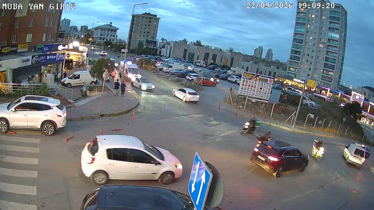 Başakşehir'de ambulansa yol vermeyen ehliyetsiz sürücüye 466 bin lira ceza kesildi