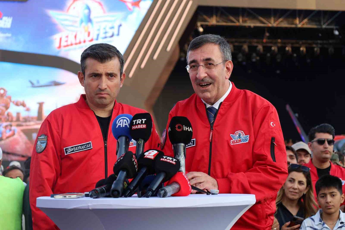 Bayraktar, TEKNOFEST Güneydoğu'da genç kuşağın dünyaya damga vuracağını söyledi
