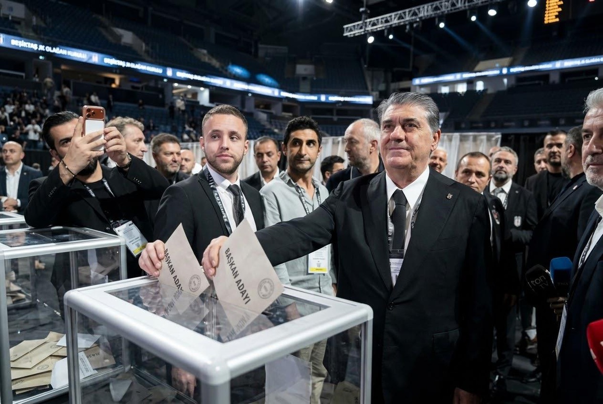 Beşiktaş'ta Serdal Adalı yeniden başkanlığa seçildi