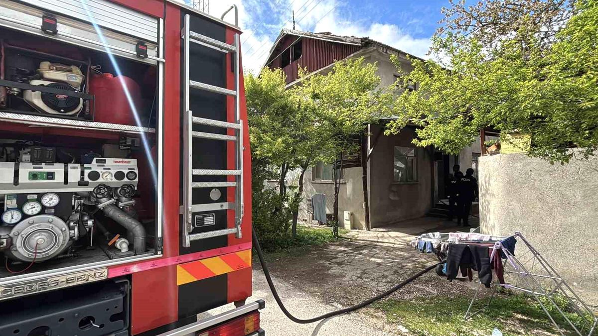 Bolu'da 2 katlı evin banyosunda çıkan yangın söndürüldü