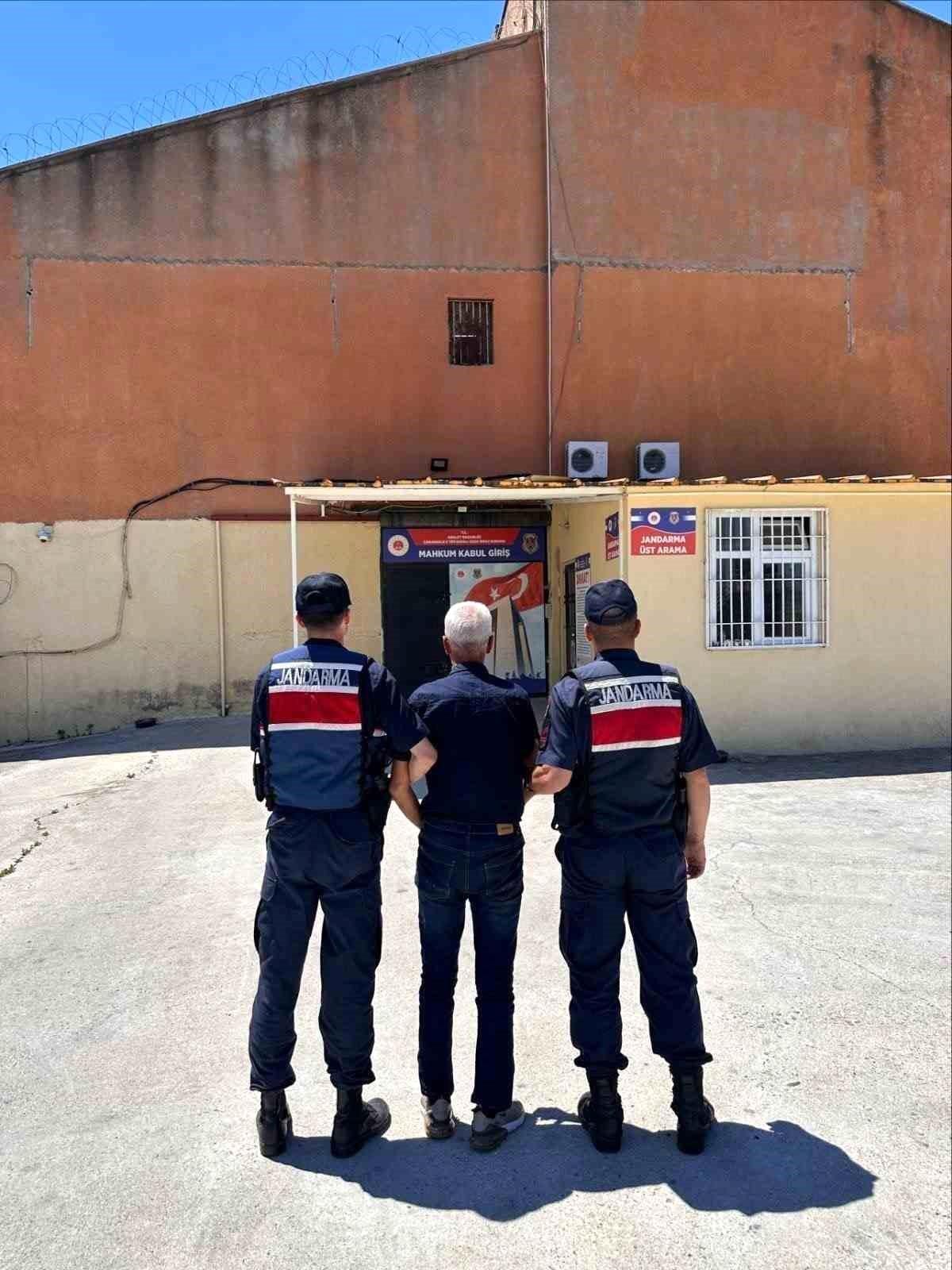 Çanakkale'de hakkında 26 yıl 5 ay 7 gün kesinleşmiş hapis cezası bulunan şüpheli yakalandı