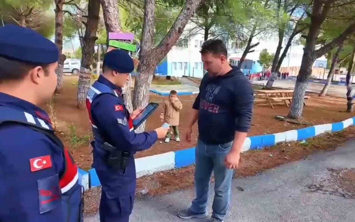 Çanakkale'de jandarma, okul çevresi denetimlerini eğitim yılı boyunca sürdürecek