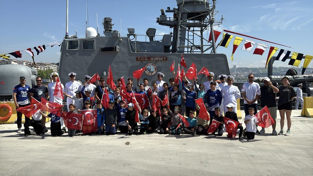 Deniz Kuvvetleri'ne ait TCG Gurbet hücumbotu Tekirdağ'da ziyarete açıldı