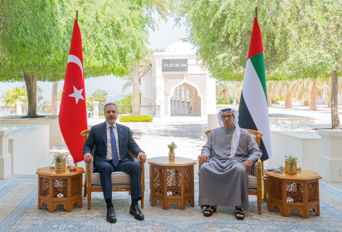 Dışişleri Bakanı Hakan Fidan, BAE'de Şeyh Mansur bin Zayed Al Nahyan ile görüştü