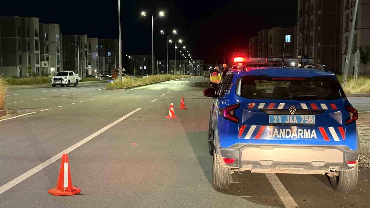 Diyarbakır'da halk otobüsü ile otomobil çarpıştı: 2 ölü, 5 yaralı