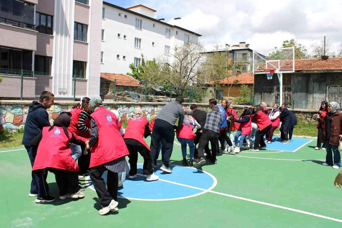 Erzincan'da "Engel Yok" mesajlı renkli buluşma