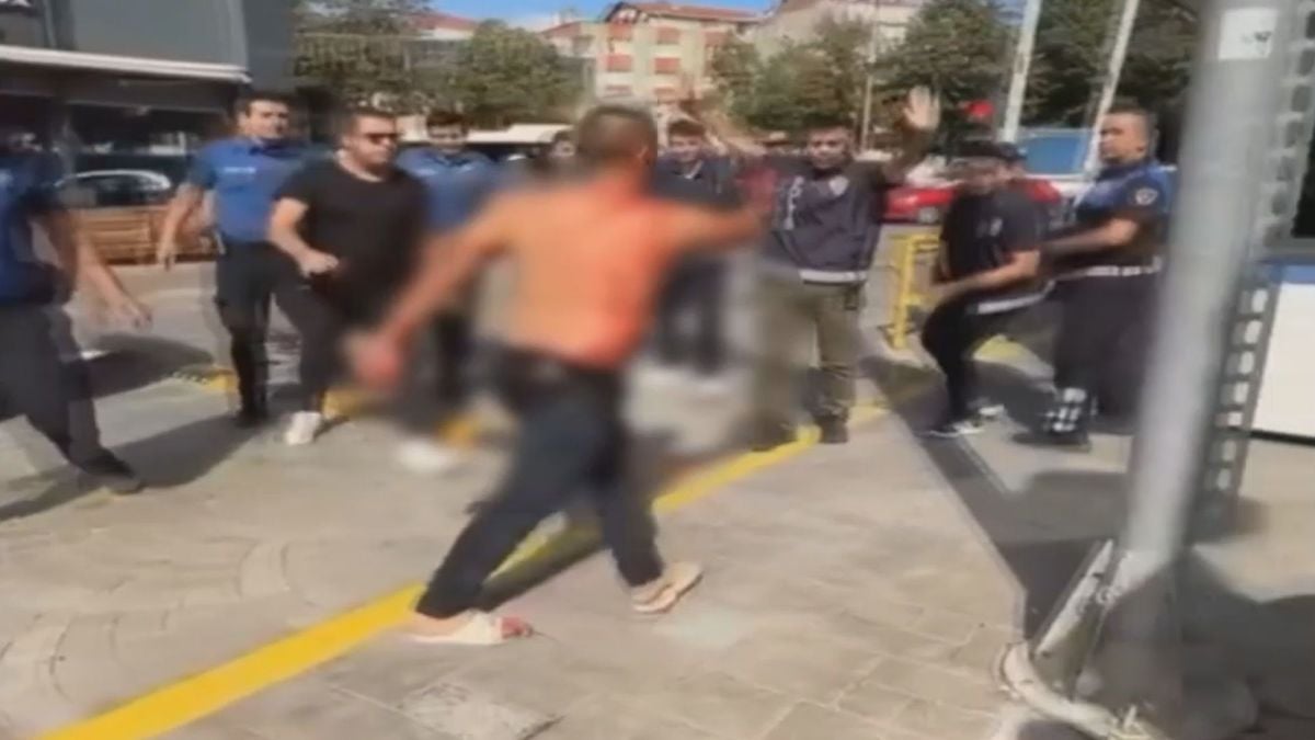 Esenler'de dehşet: Polislere aracını sürdü, bıçakla kendini yaraladı