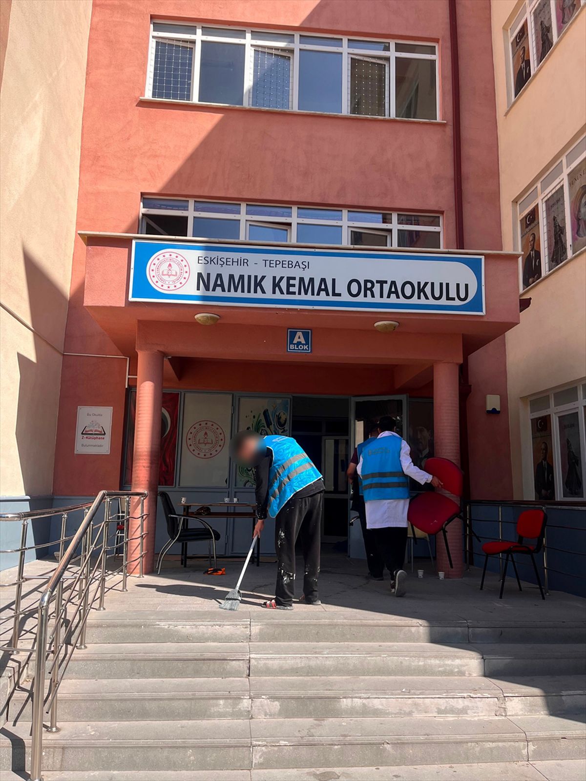 Eskişehir'de yükümlüler okulları yaz tatilinde yeniledi