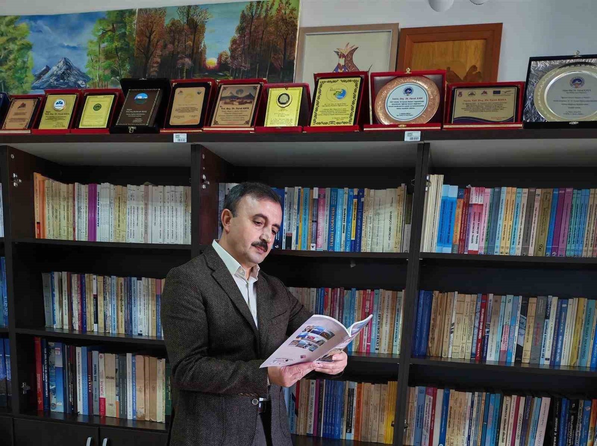 Faruk Kaya, Terörsüz Türkiye sürecinin kalkınmaya fırsat sunabileceğini söyledi