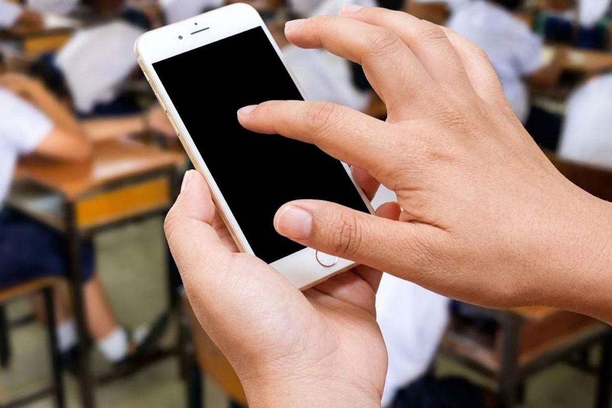 Fransa'da liselerde cep telefonları yasaklandı