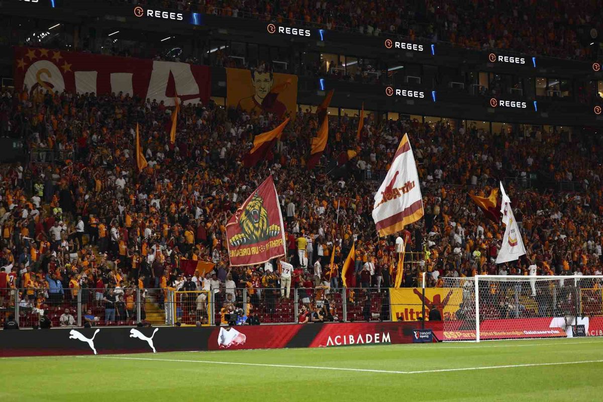 Galatasaray'da ilk hafta şoku: Yönetim istifa tezahüratları