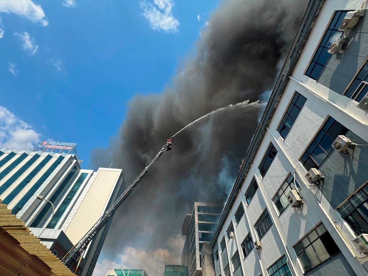 Gaziantep’te iş merkezinde yangın
