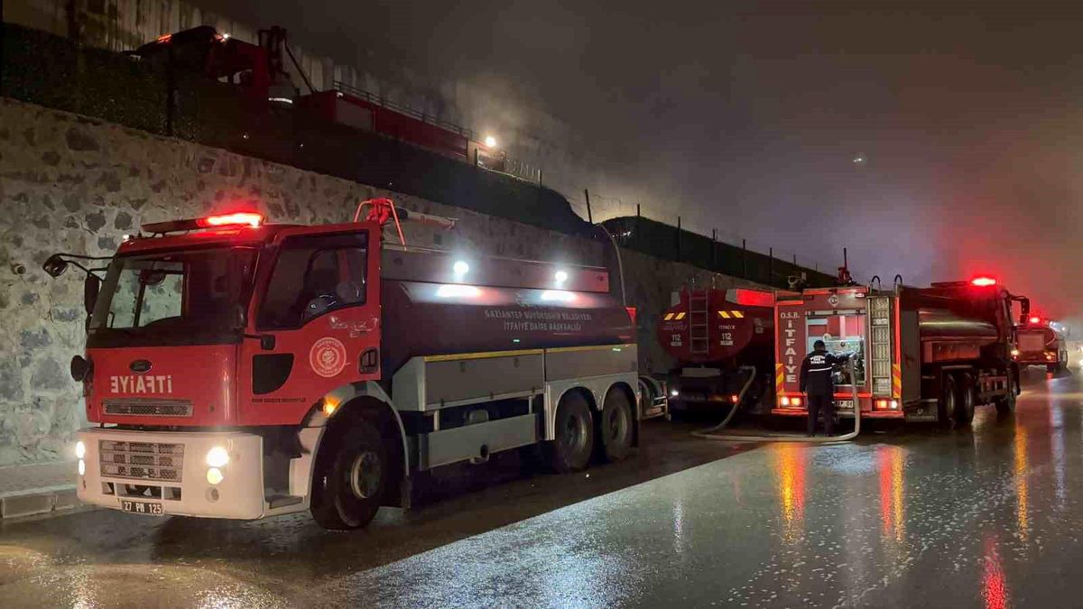 Gaziantep'te mobilya fabrikası yangını kontrol altına alındı