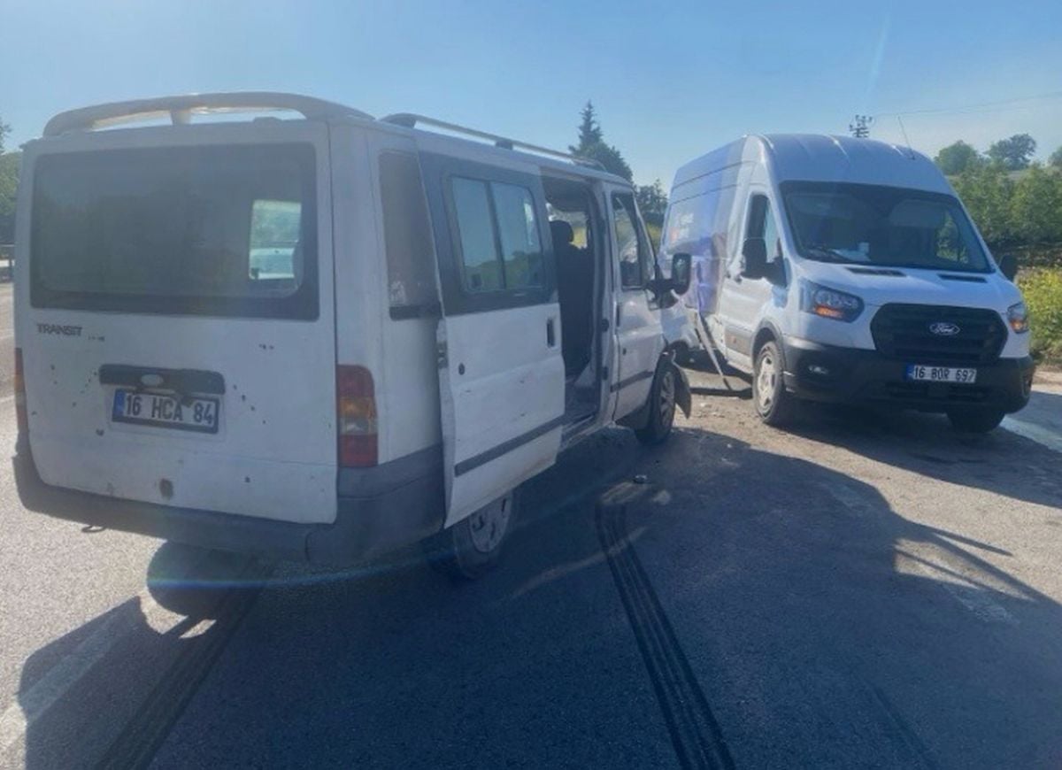 İnegöl'de Minibüs Kazası: 4 Yaralı