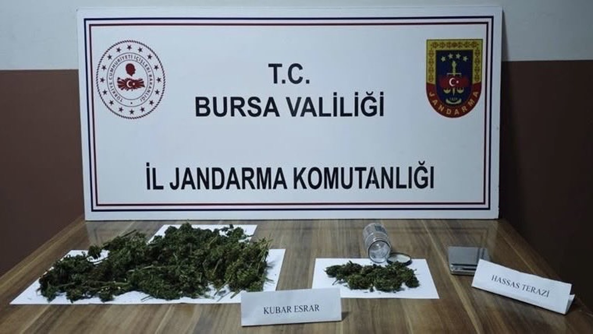 İnegöl'de jandarma operasyonunda 1 kilo 71 gram kubar esrar ele geçirildi
