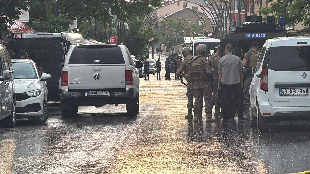 İşitme engelli kardeşini ve bir polis memurunu yaralayan şüpheli, operasyonla etkisiz hale getirildi