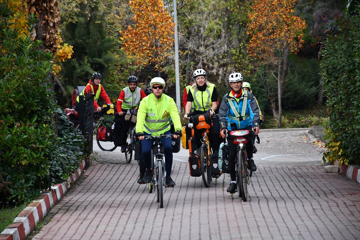 Karbon emisyonuna dikkat çeken COP31 Bike Ride ekibi Bilecik'e ulaştı