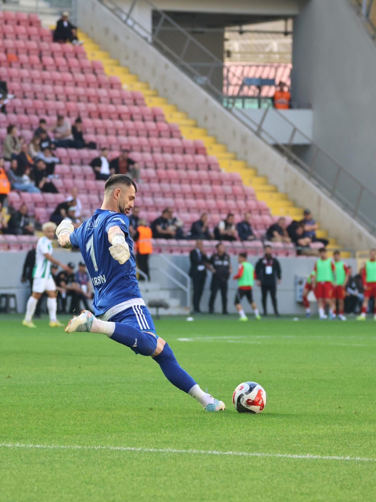 Karşıyaka'nın Eski Futbolcuları Yeni Takımlarında Şampiyonluk Yaşadı