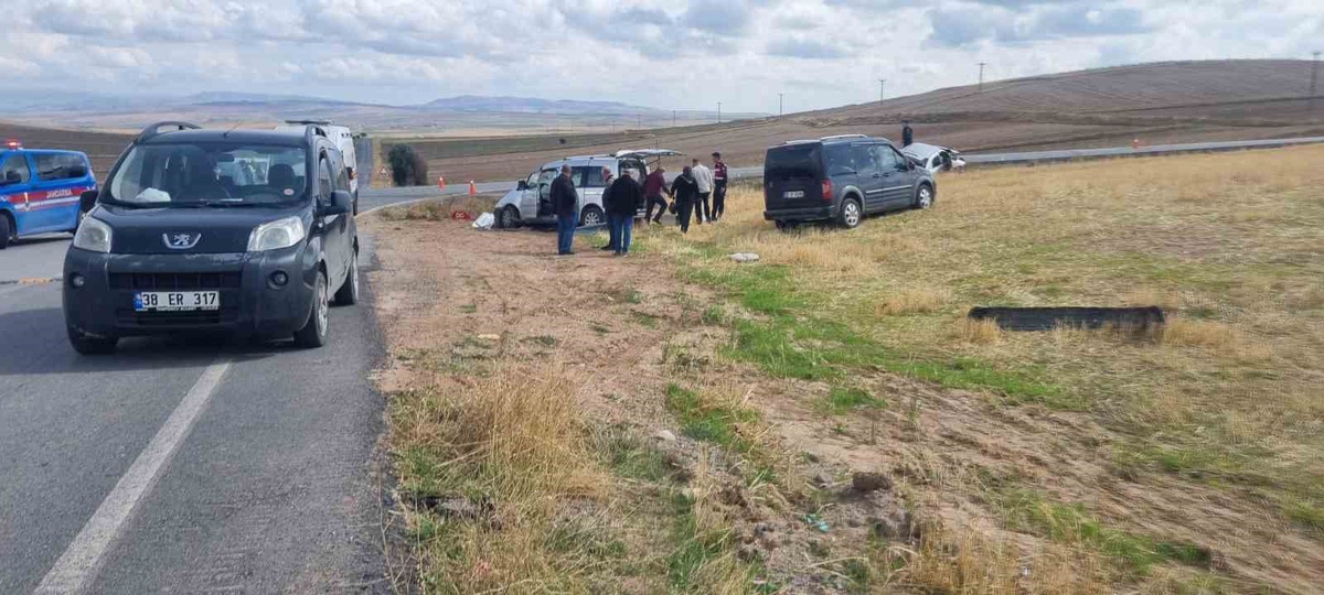 Kayseri Bünyan'da iki aracın çarpıştığı kazada 1 kişi öldü, 3 kişi yaralandı