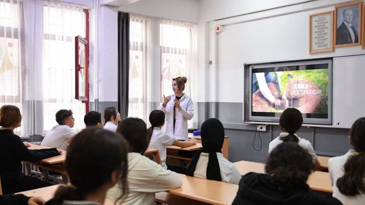 MEB'de sözleşmeli öğretmenler için kadroya geçiş süreci başladı