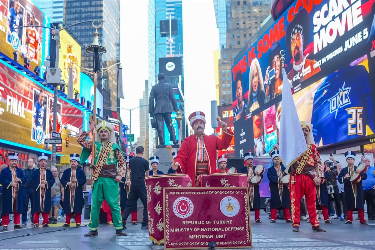 Mehteran Birliği'nden New York Times Meydanı'nda Konser