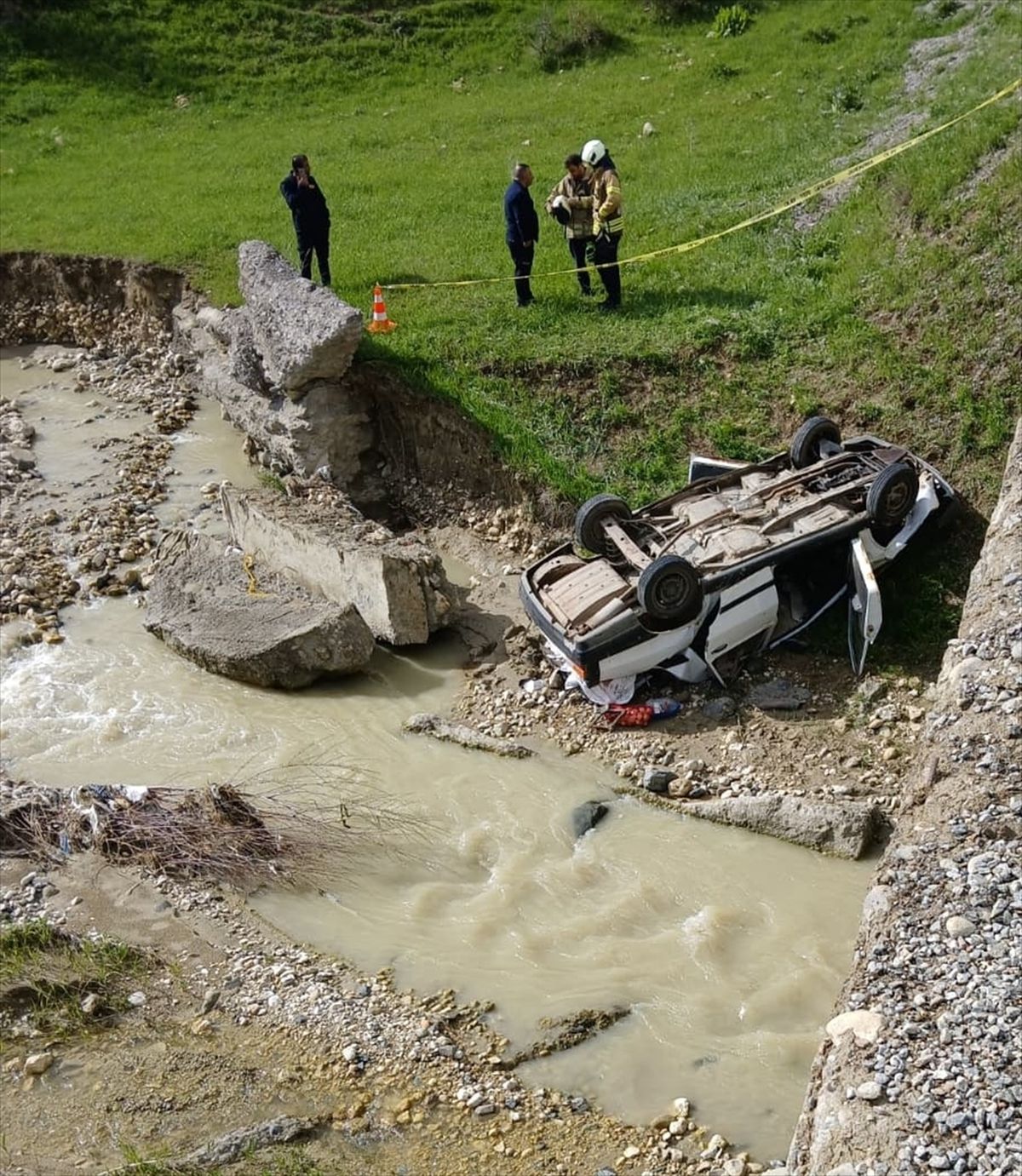 Muş'ta köprüden düşen otomobildeki 1 kişi öldü