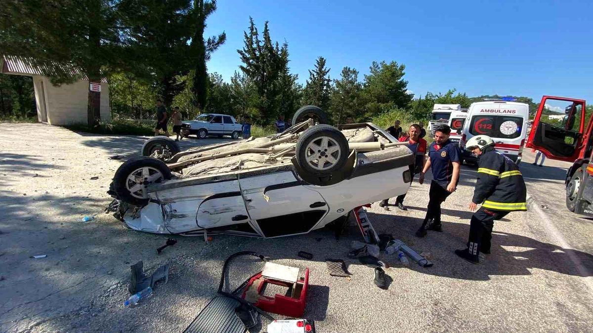 Osmaniye'de kontrolden çıkan araç takla attı: 2 yaralı