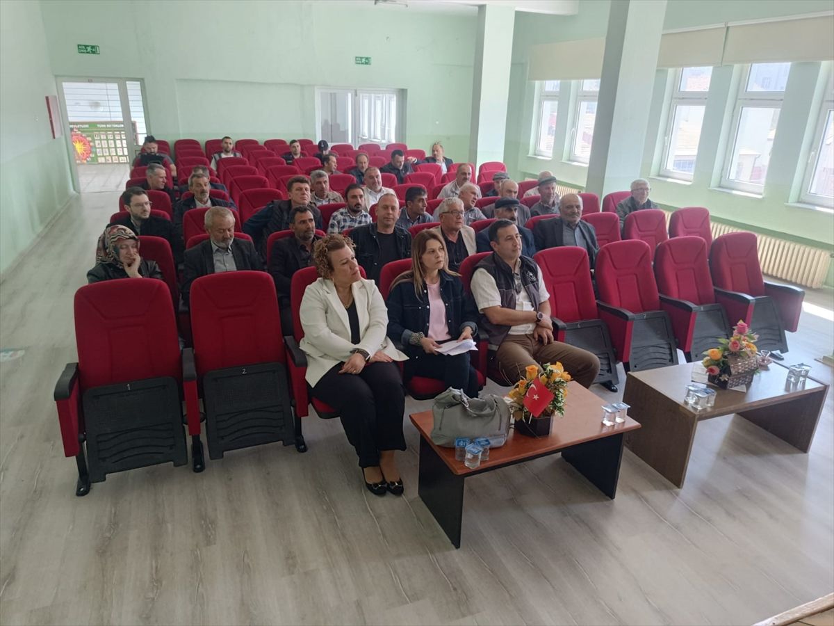Pazaryeri'nde muhtarlar için hizmet içi eğitim semineri düzenlendi