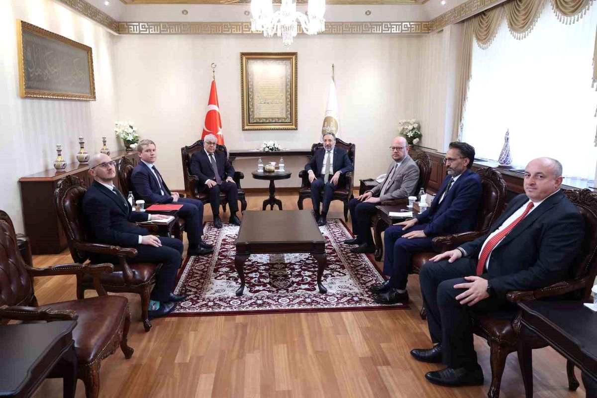 Rusya'nın Türkiye Büyükelçisi Vershinin, Diyanet İşlere Başkanı Arpaguş ile bir araya geldi