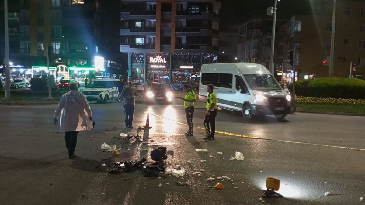 Samsun'da kamyonet ile motosikletin çarpıştığı kazada 5 kişi yaralandı