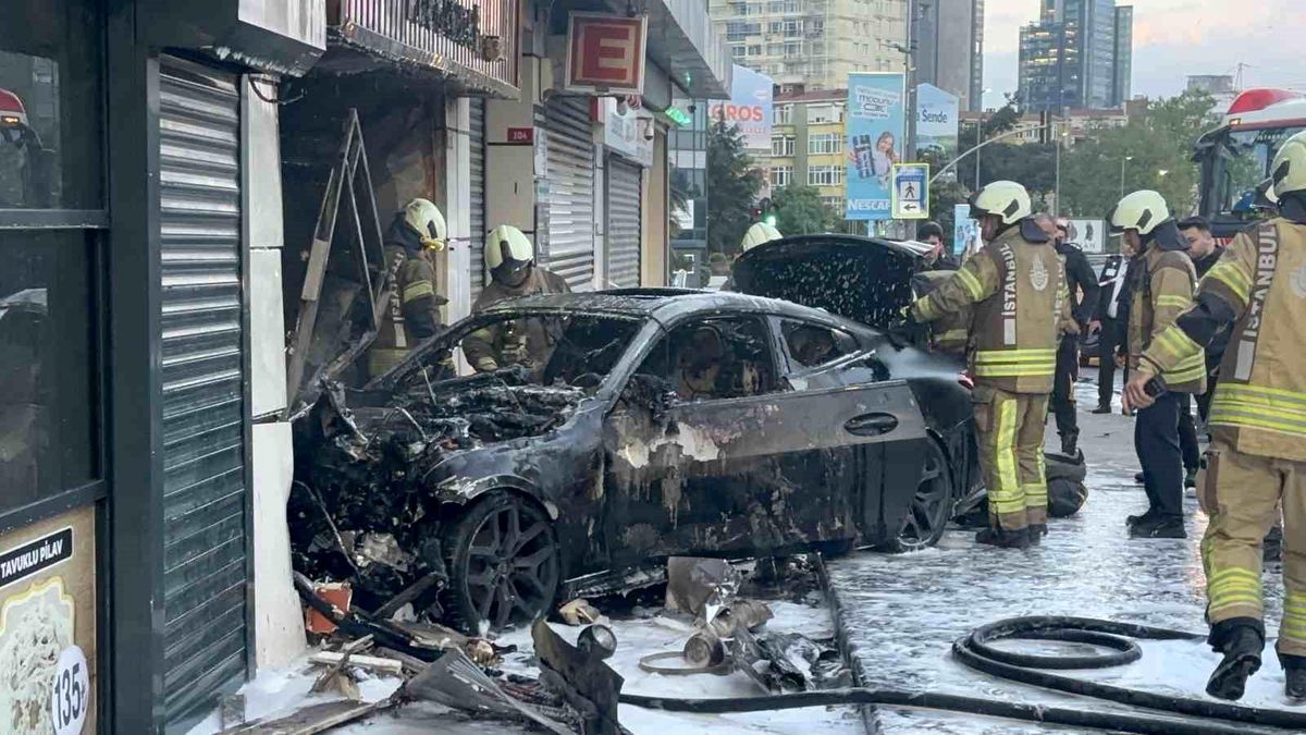 Şişli'de lüks araç dükkana girdi: 2 yaralı