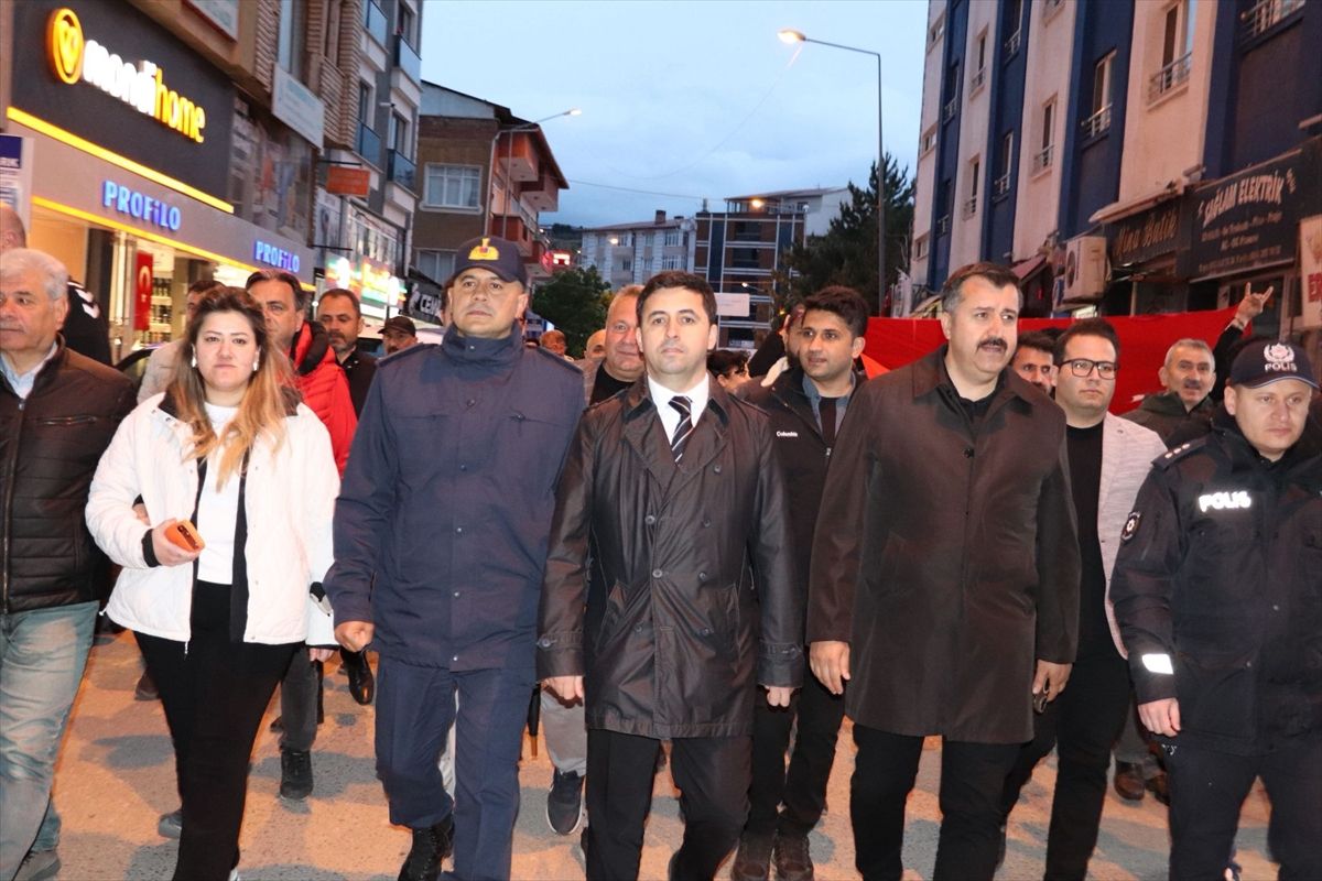 Suşehri'nde 400 metrelik dev bayrakla 19 Mayıs coşkusu