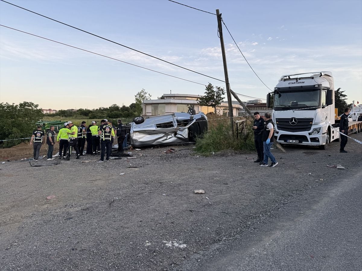 Tekirdağ'da midibüsle hafif ticari aracın çarpıştığı kazada 1 kişi öldü