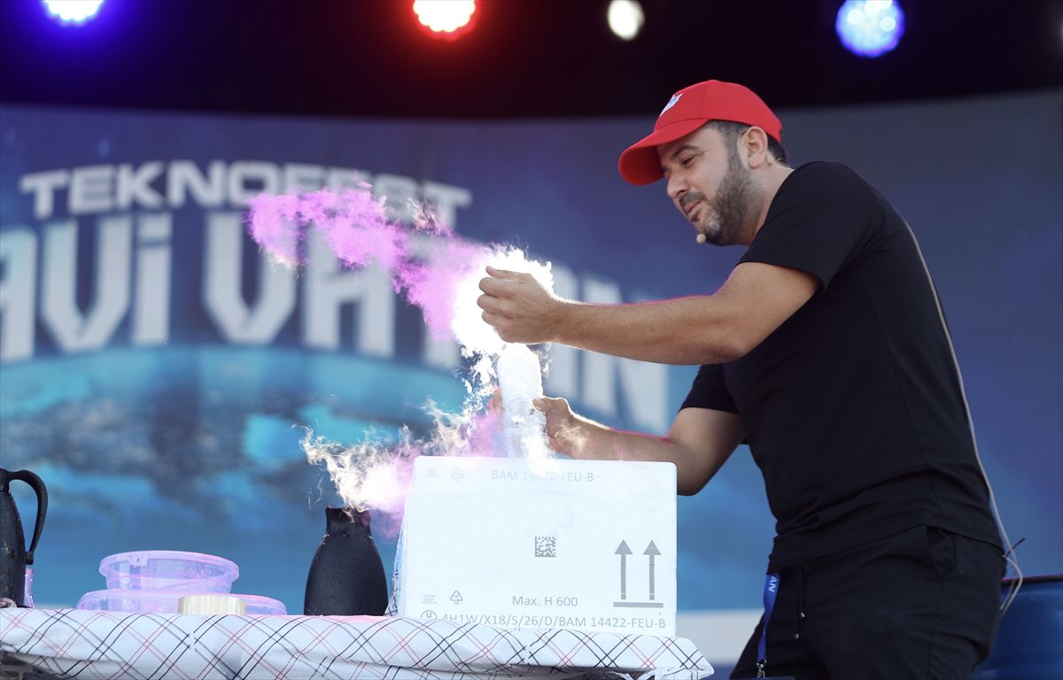 TEKNOFEST Mavi Vatan'da Çocuklar Bilimle Buluşuyor