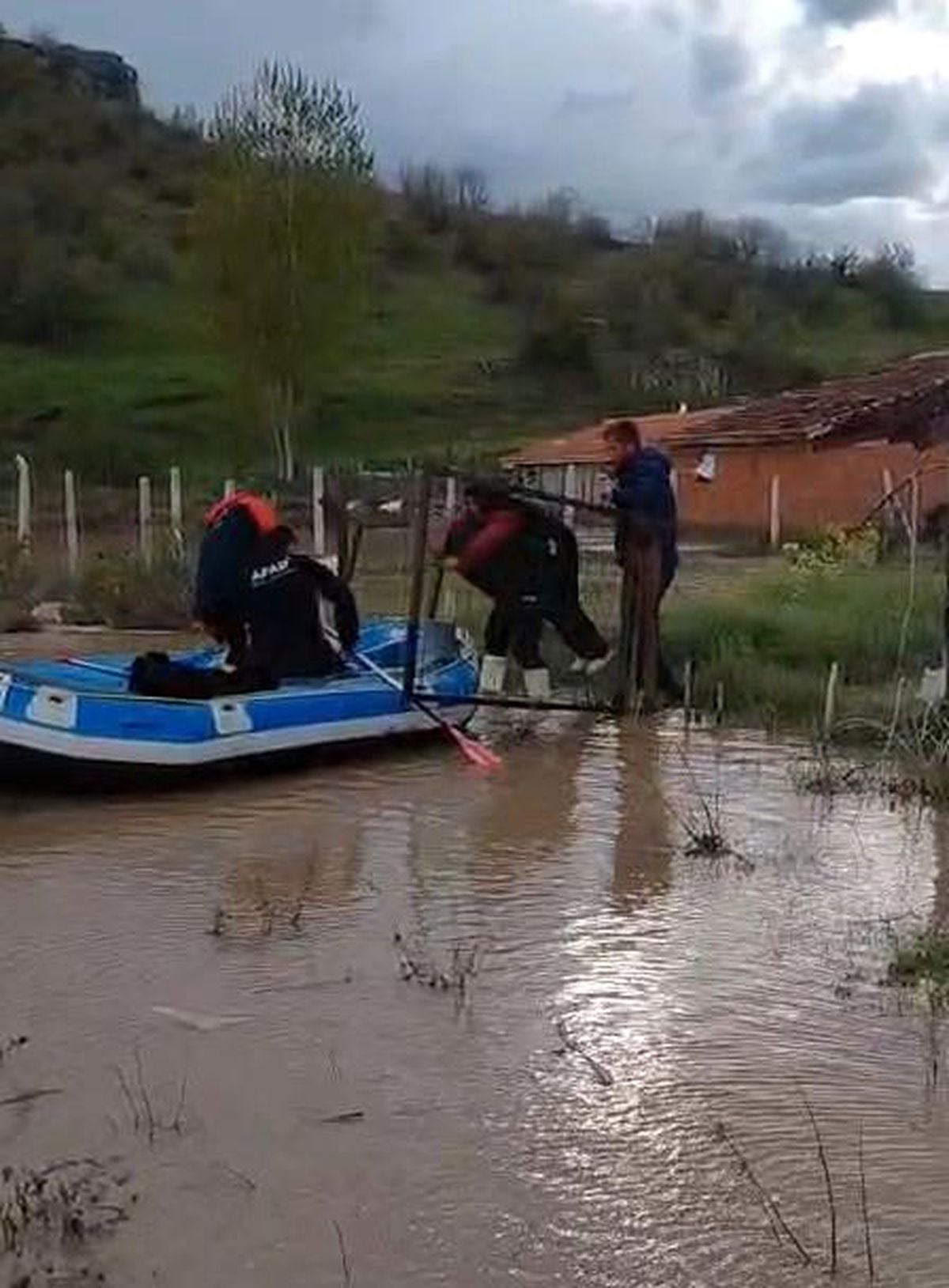 Tokat'ta evlerinde mahsur kalan vatandaşlar AFAD botları ile kurtarıldı