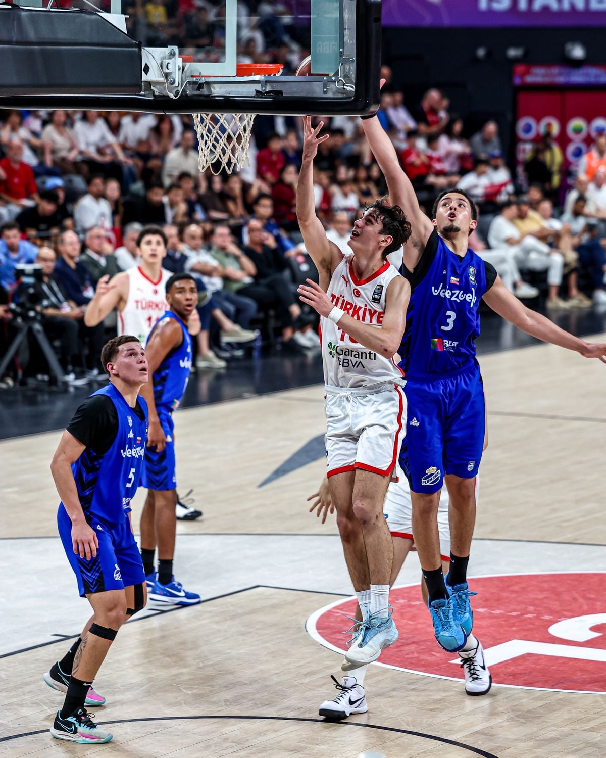 U17 Erkek Milli Basketbol Takımı çeyrek finalde