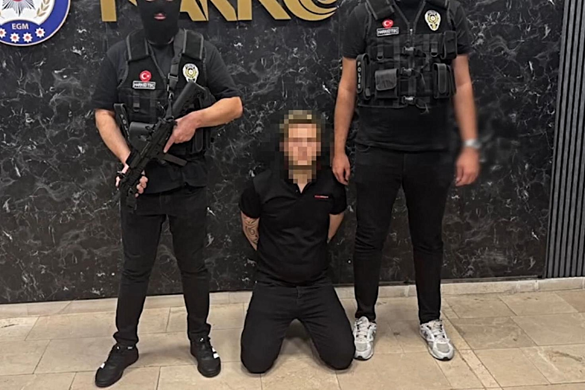 Ülkesi onu kırmızı bültenle arıyordu! Türk polisi kıskıvrak yakaladı