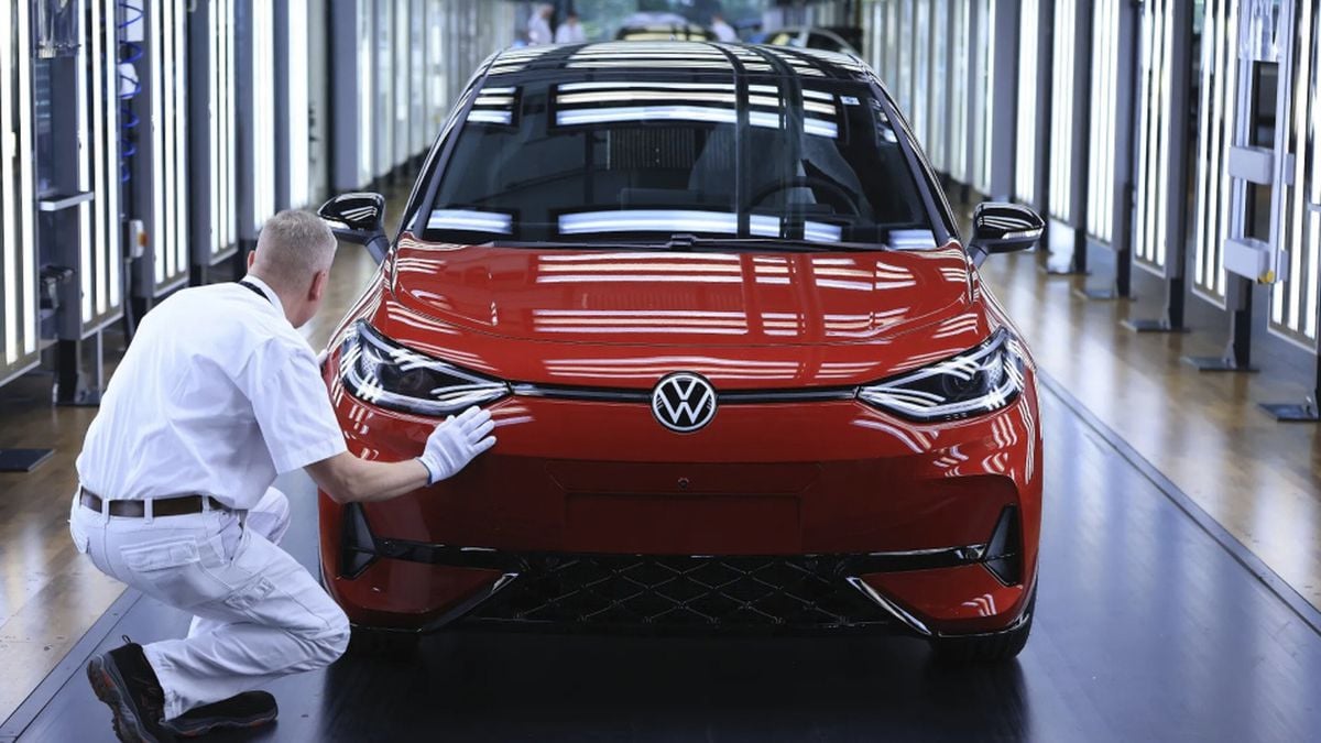 Volkswagen'den dev yeniden yapılanma: 50 bin ek işten çıkarma ve model sayısında yarı yarıya azalma