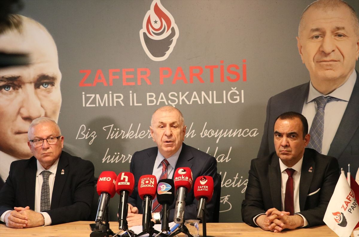 Zafer Partisi Genel Başkanı Özdağ, İzmir'de partisinin yeni il başkanlığı binasını açtı
